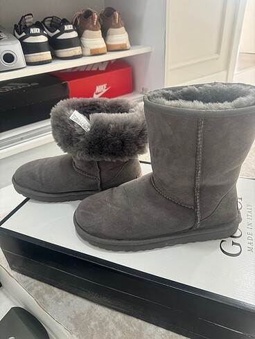 39 Beden UGG bot