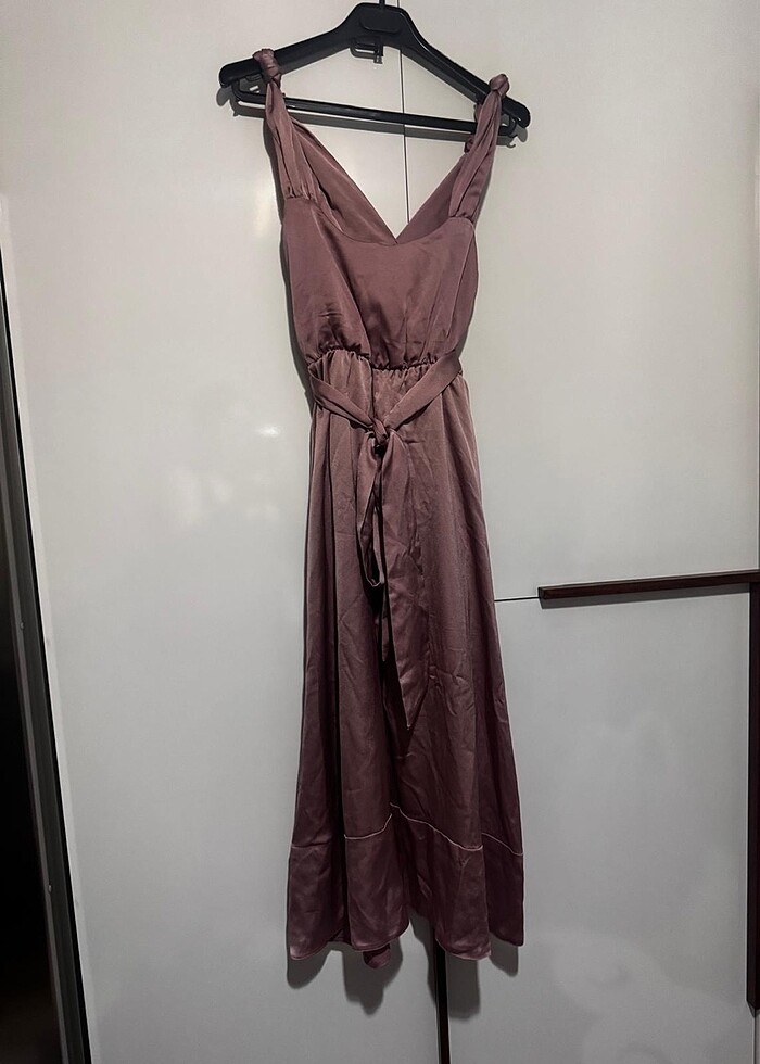 Şık saten elbise - Görsel 3