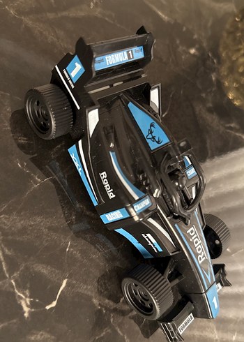 Kara ve Mavi Formula 1 Oyuncak Araba