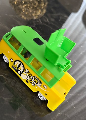 Beden Renkli Sarı-Yeşil Oyuncak Minibüs
