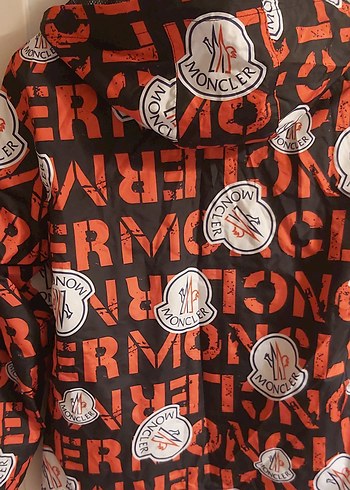 Erkek Kırmızı Baskılı Rahat Kesim Yağmurluk - Görsel 3