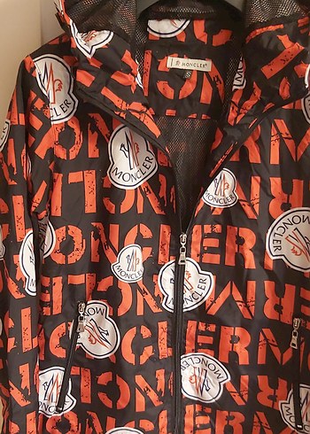 Erkek Kırmızı Baskılı Rahat Kesim Yağmurluk - Görsel 2