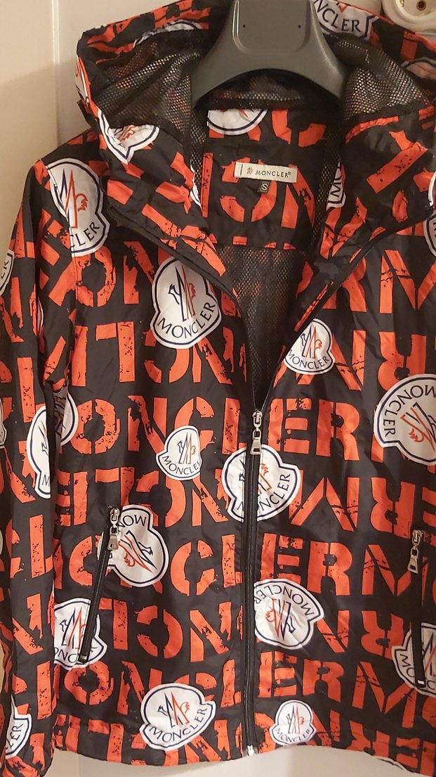 Erkek Kırmızı Baskılı Rahat Kesim Yağmurluk - Görsel 2