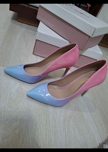 38,5 Beden Pastel Pembe Parlak Desenli Stiletto
