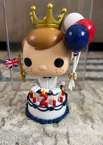 Funko Pop Freddy Taçlı Figür ve Doğum Günü Pastası Figürü - Görsel 3