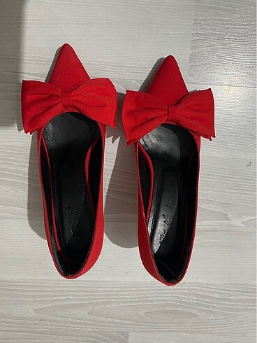 Fiyonk Detaylı Stiletto