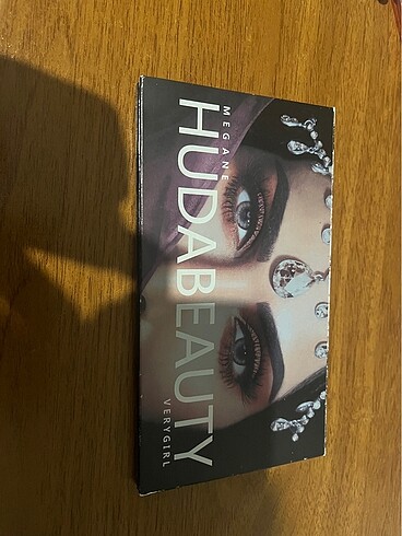 Huda beauty far paleti