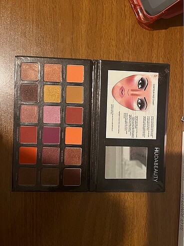 Beden Huda beauty far paleti