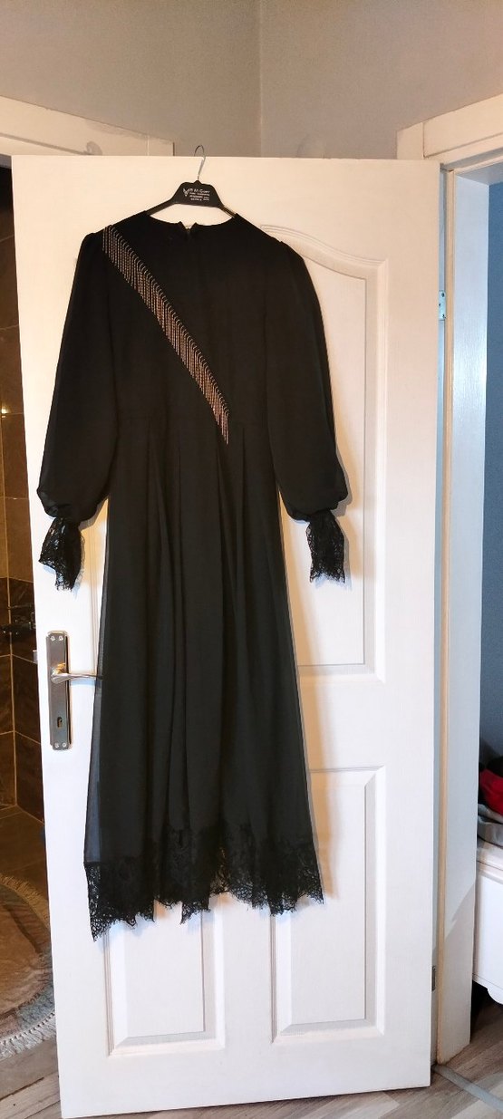 Siyah Dantel Detaylı Uzun 
şifon abiye - Görsel 3