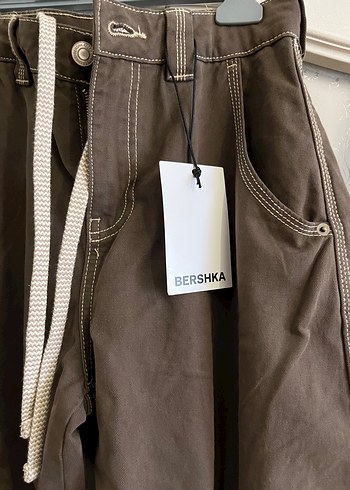 Kadın haki bershka Kemerli Rahat baggy pantolon - Görsel 6