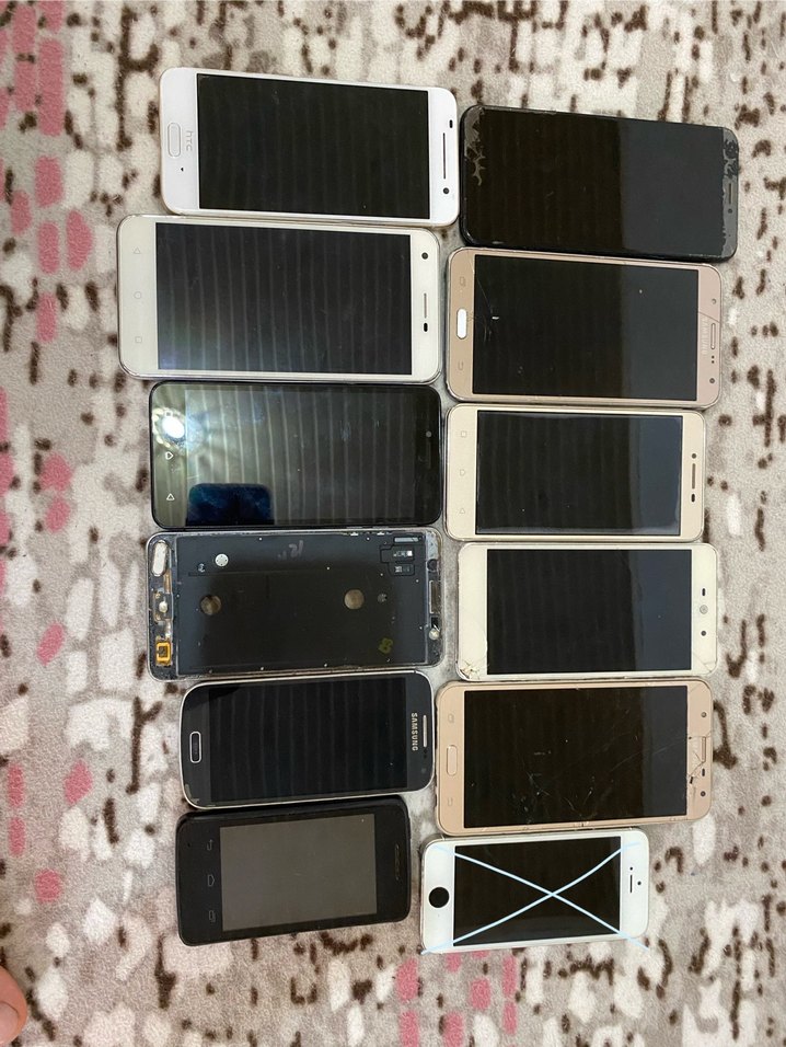 Çeşitli Android Akıllı Telefonlar Beyaz ve Koyu Renk - Görsel 2