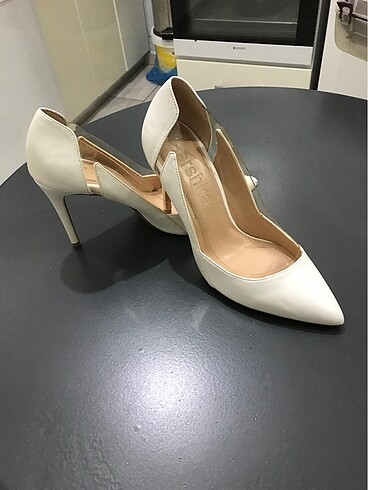Bershka beyaz deri 10cm stiletto