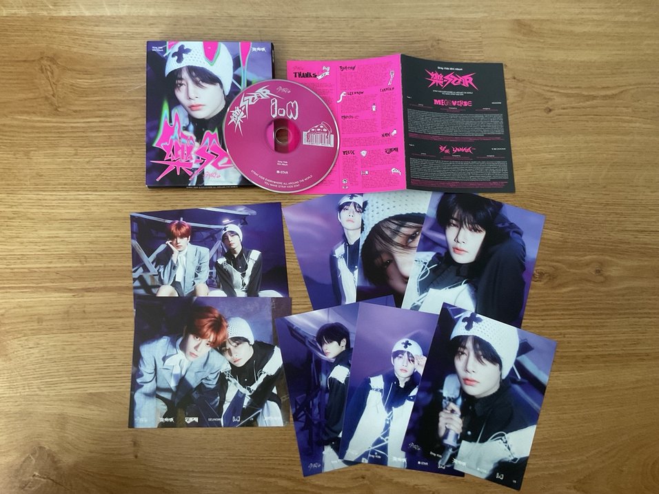 Stray Kids Jeongin rockstar albüm satış - Görsel 2