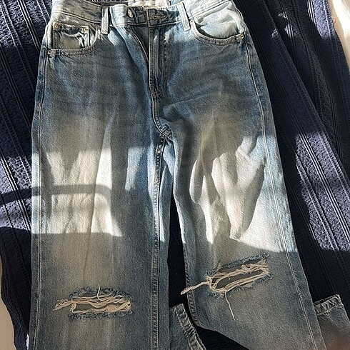 bershka yırtmaçlı bol paça jean