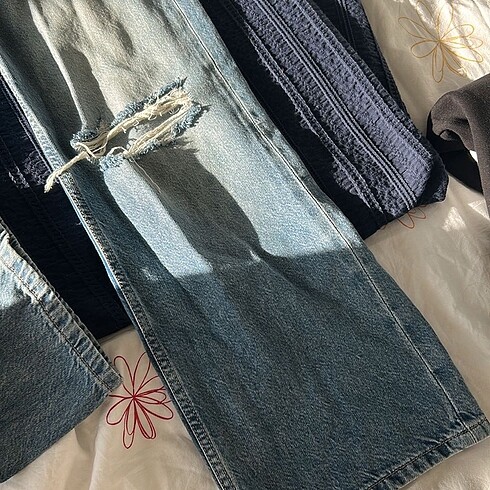 Bershka bershka yırtmaçlı bol paça jean