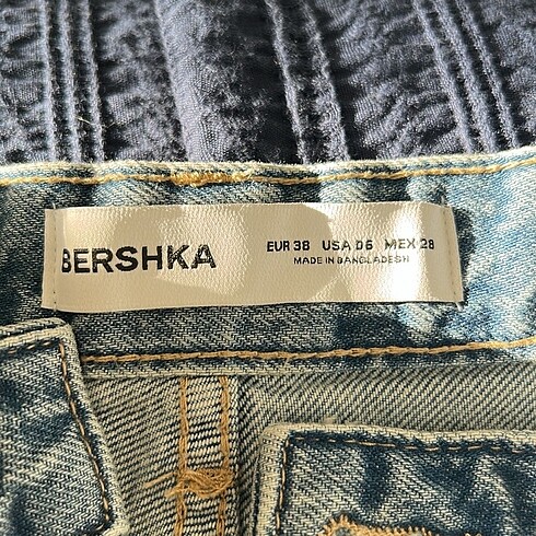 38 Beden bershka yırtmaçlı bol paça jean