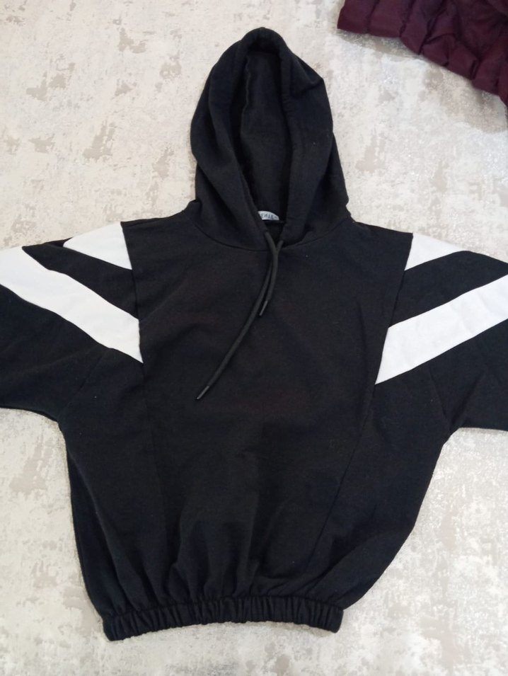 Siyah Kapüşonlu Uzun Kollu Sweatshirt - Görsel 4