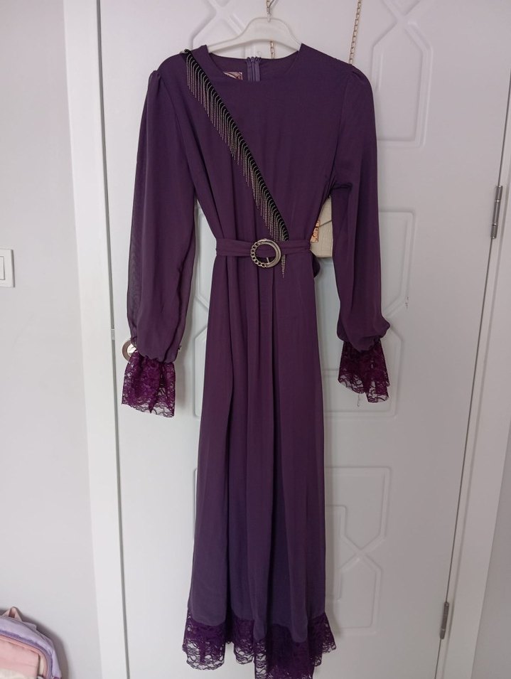 Zincir Detaylı Mor Uzun Kadın Elbise - Görsel 2