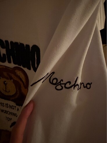 s Beden Moschino sweatshirt