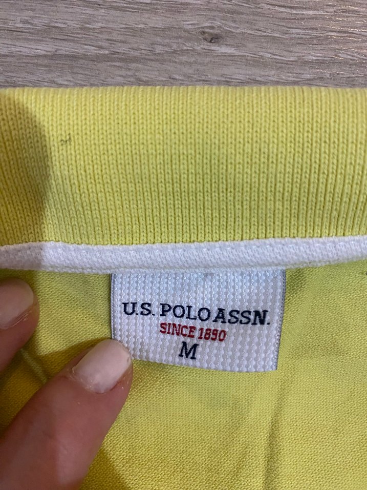 Sarı Düğmeli Polo Yaka Kısa Kollu Tişört - Görsel 2