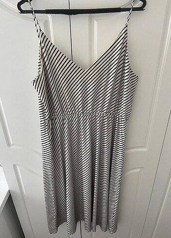 l Beden H&m markalı tril tril elbise