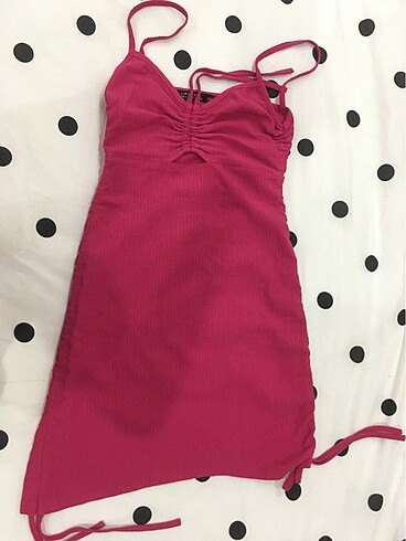 Pembe elbise