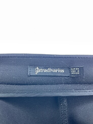 34 Beden siyah Renk Stradivarius Kumaş Pantolon %70 İndirimli.