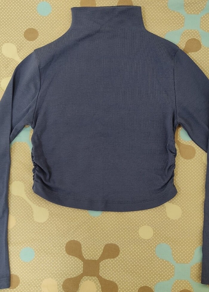 Büzgülü crop bluz  - Görsel 2