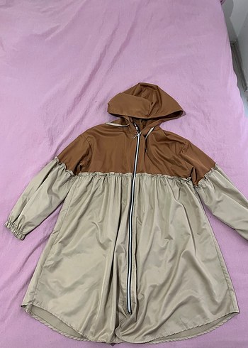 Kapüşonlu Uzun Bej Kadın Yağmurluk - Görsel 2
