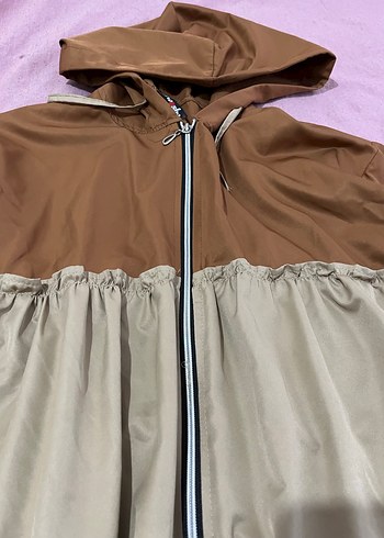 Kapüşonlu Uzun Bej Kadın Yağmurluk - Görsel 4