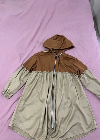 Kapüşonlu Uzun Bej Kadın Yağmurluk - Görsel 3