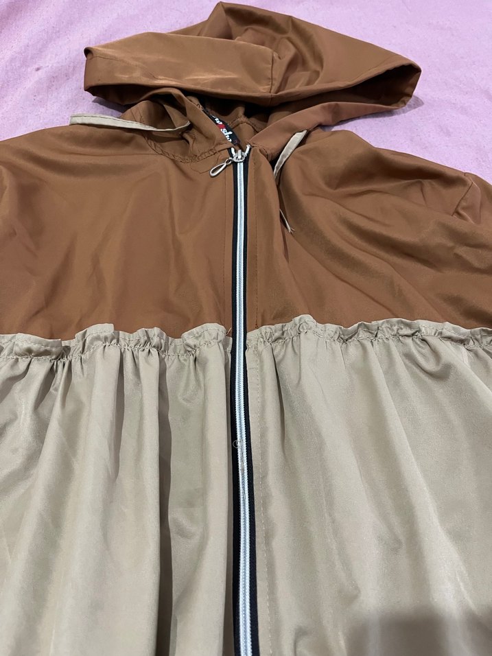 Kapüşonlu Uzun Bej Kadın Yağmurluk - Görsel 4