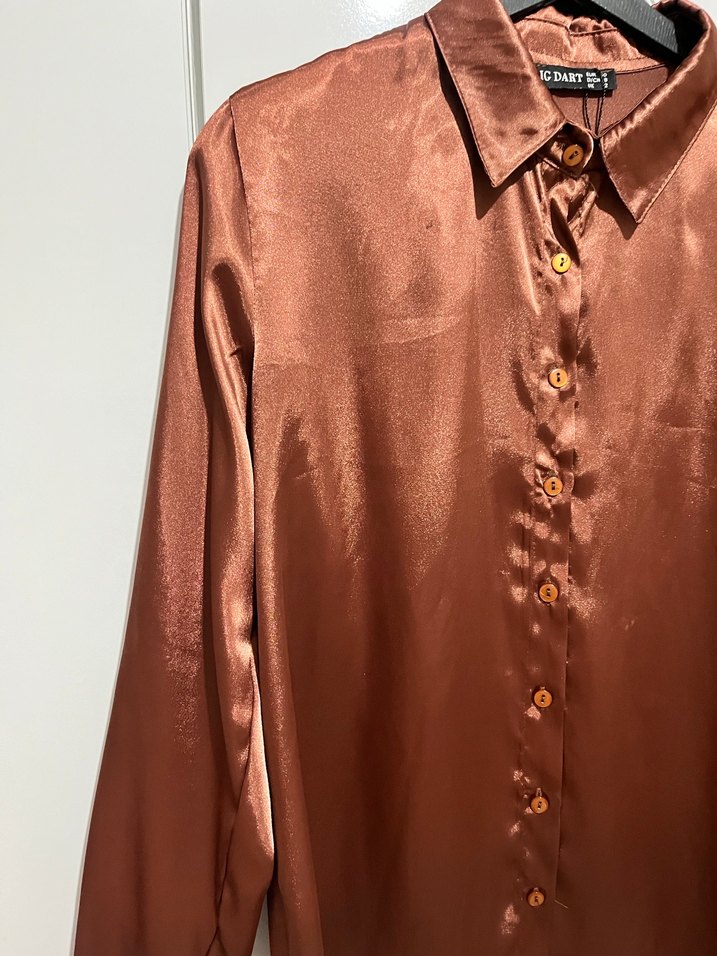 Düğmeli Parlak Kahverengi Kadın Gömlek - Görsel 3