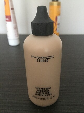 Mac face and body fondoten