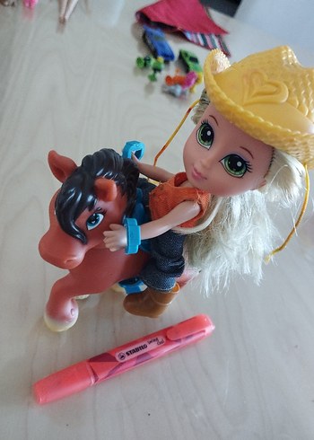 Renkli Kovboy Şapkalı Bebek ve At Oyuncak
