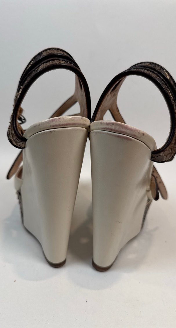 Zuhair Murad / Yılan Desenli Tokalı Beyaz Dolgu Topuk — görsel 6/7