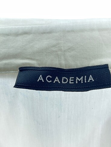 s Beden beyaz Renk Academia Gömlek %70 İndirimli.