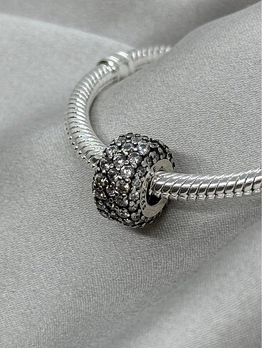 Taşlı charm