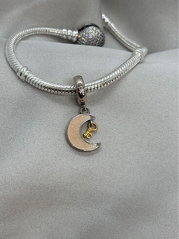 Pandora Ay kilit Charm