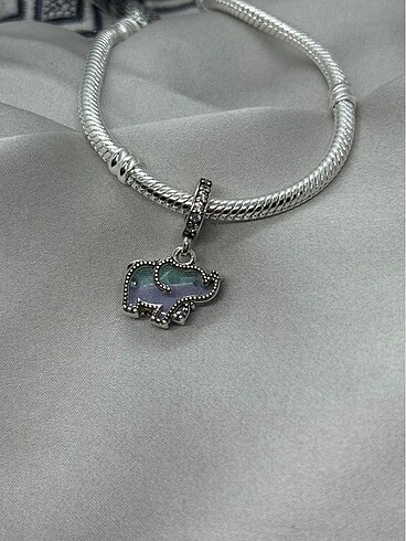 Beden Fil Charm