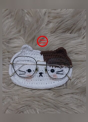 Amigurumi gözlük tutucu