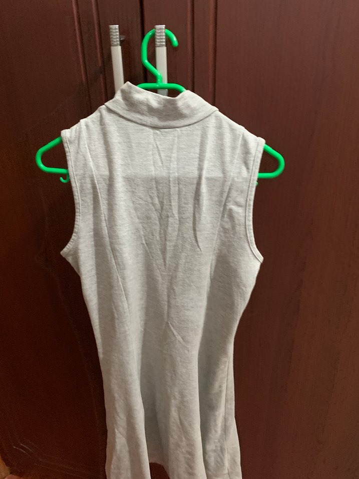 Gri kolsuz elbise - Görsel 2