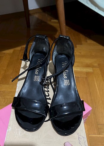 Kadın Siyah Rugan Tokalı Topuklu Ayakkabı - Görsel 2