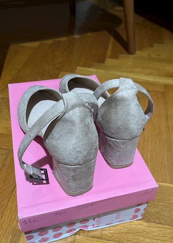 Bej Yılan Desenli Süet Tokalı Topuklu Ayakkabı - Görsel 4