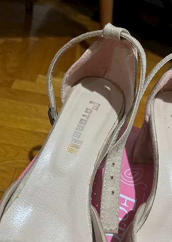 Bej Yılan Desenli Süet Tokalı Topuklu Ayakkabı - Görsel 3