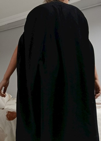 Siyah Yüksek Yakalı Dökümlü Midi Hamile Pelerini - Görsel 4