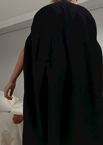 Siyah Yüksek Yakalı Dökümlü Midi Hamile Pelerini - Görsel 3