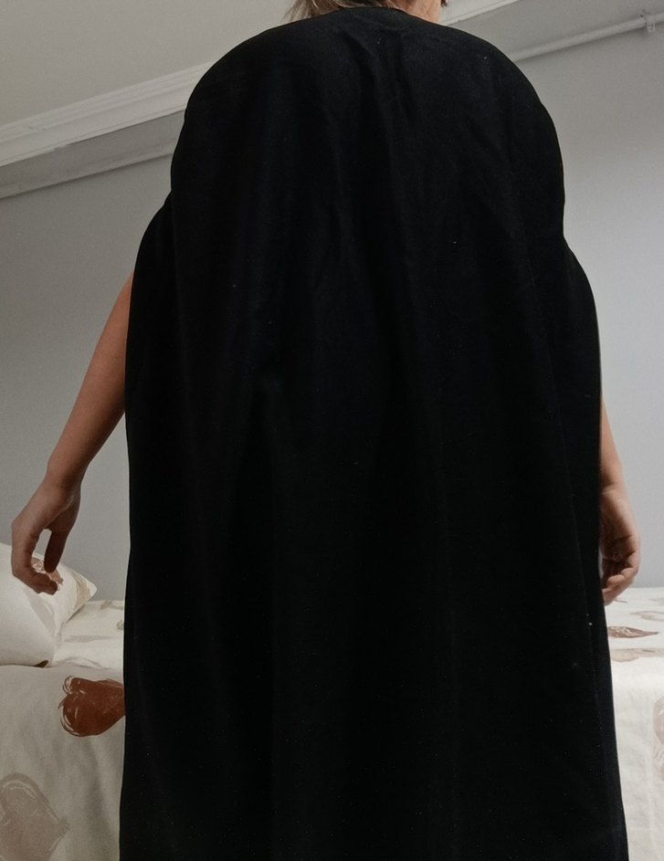 Siyah Yüksek Yakalı Dökümlü Midi Hamile Pelerini - Görsel 4