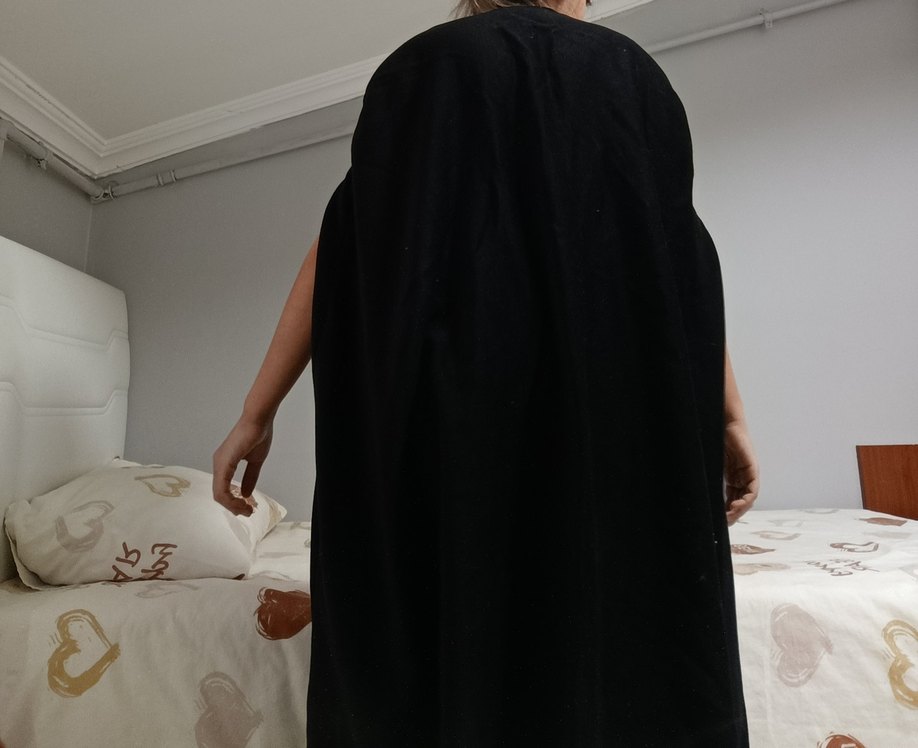 Siyah Yüksek Yakalı Dökümlü Midi Hamile Pelerini - Görsel 3