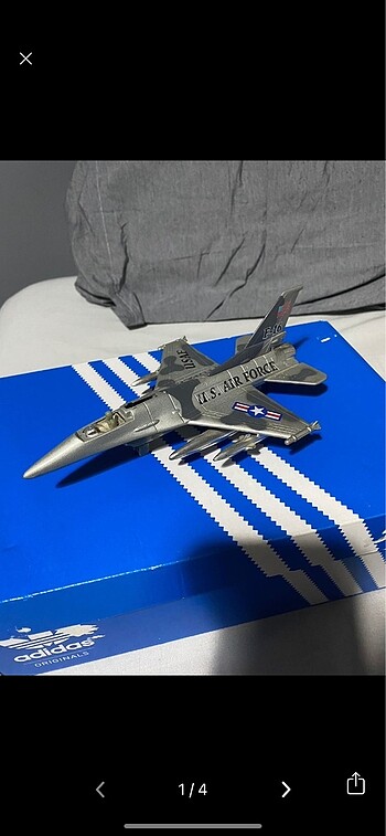 F-16 oyuncak uçak